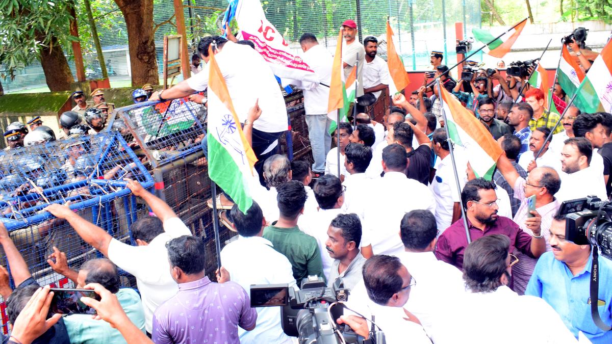 Violence at taluk hospital in Kochi: cases registered against CPI(M), SFI activists