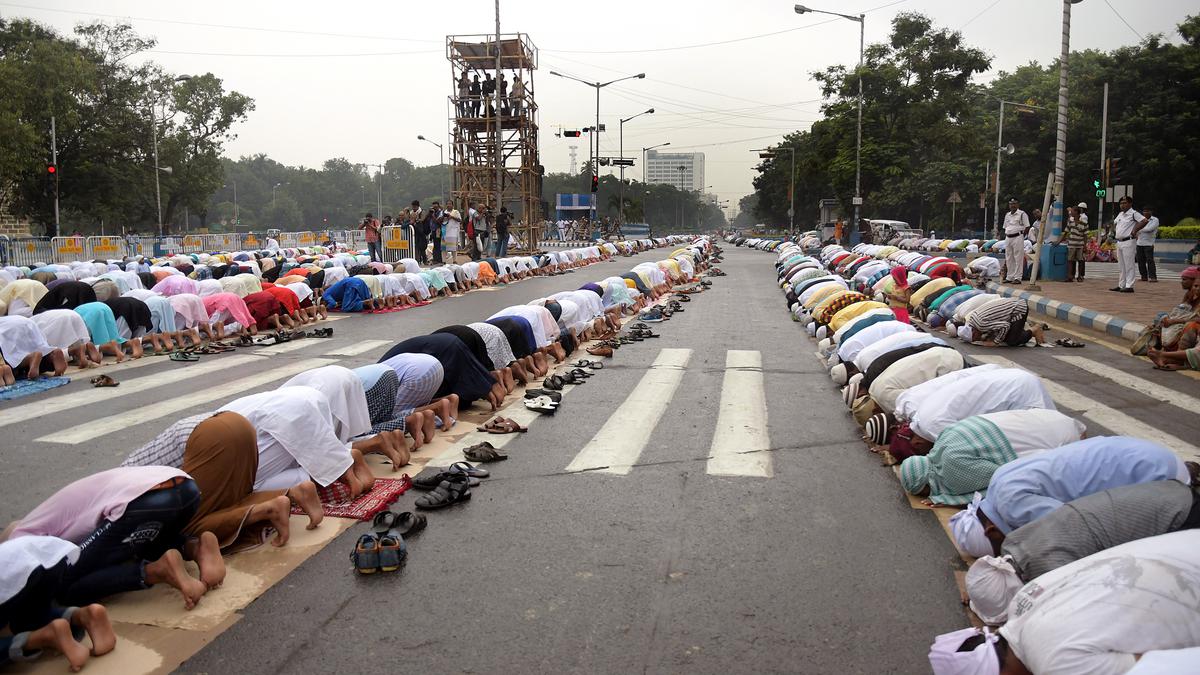 Hindu activists allegedly ‘insult’ Muslims for offering namaz on road in U.P.