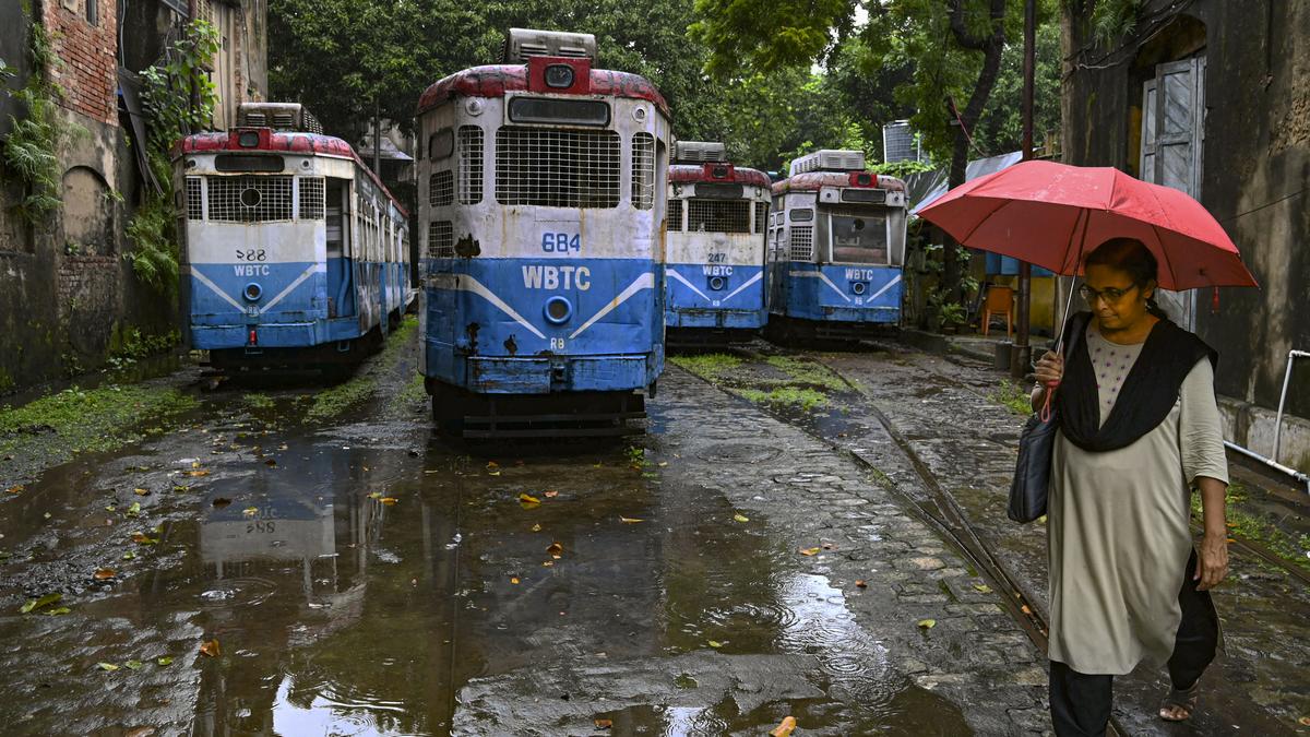 Tram enthusiasts welcome Calcutta HC order for restoration of bituminised tram tracks