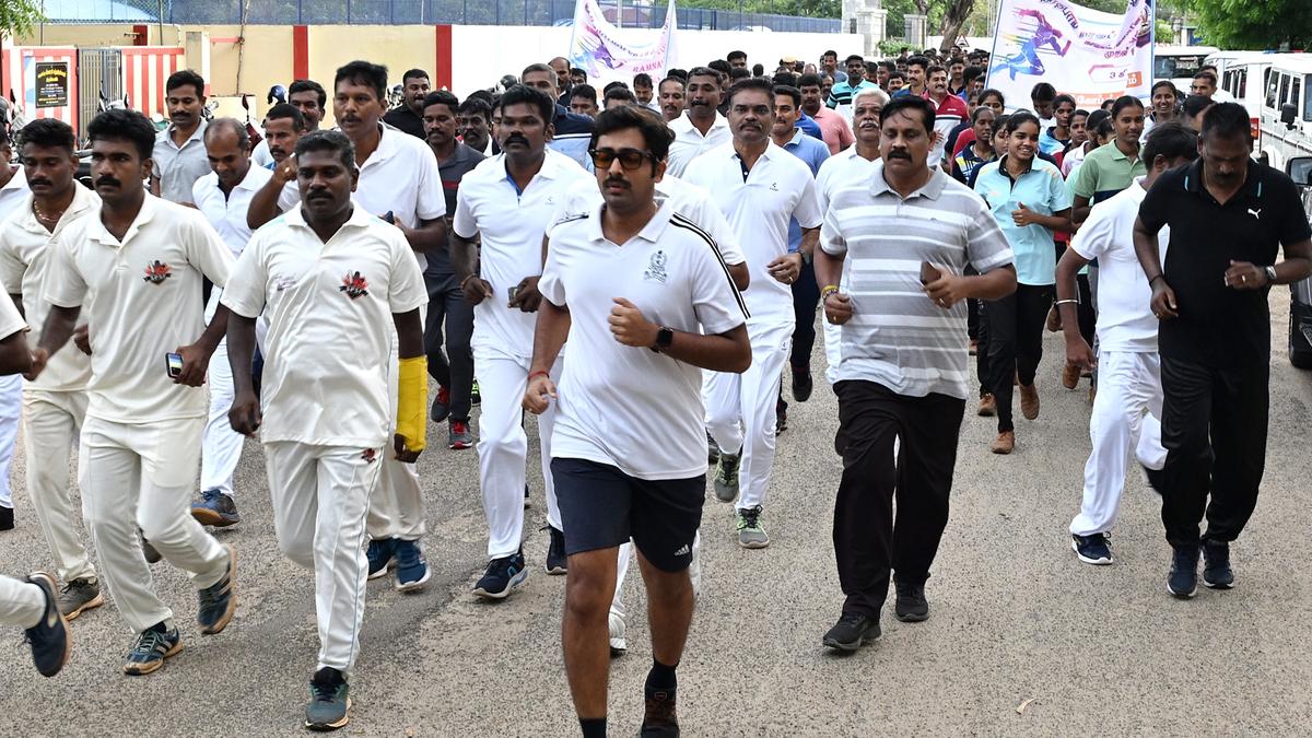 1,200 police personnel take part in ‘Run for a fit Ramnad police’ programme