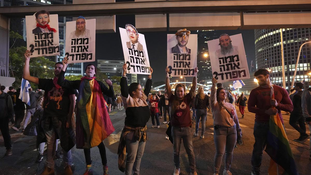 Israelis press on with protests against new government