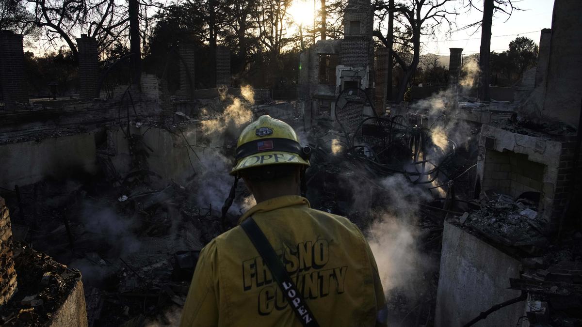 California wildfire warnings: Santa Ana winds rise in Southern California; new wildfire warnings issued