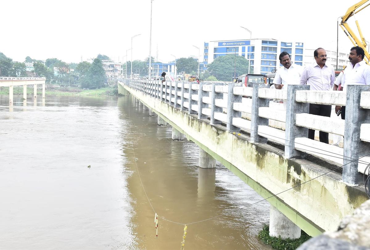 Tirunelveli Collector R. Sukumar inspecting flood condition in Tamirabharani River at Kokkirakulam on Tuesday. 