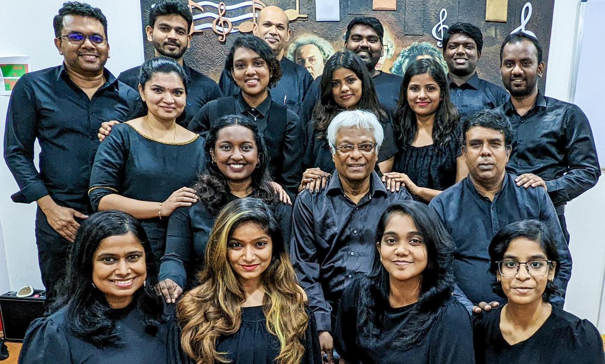 Augustine Paul com o conjunto 'Chromatics'