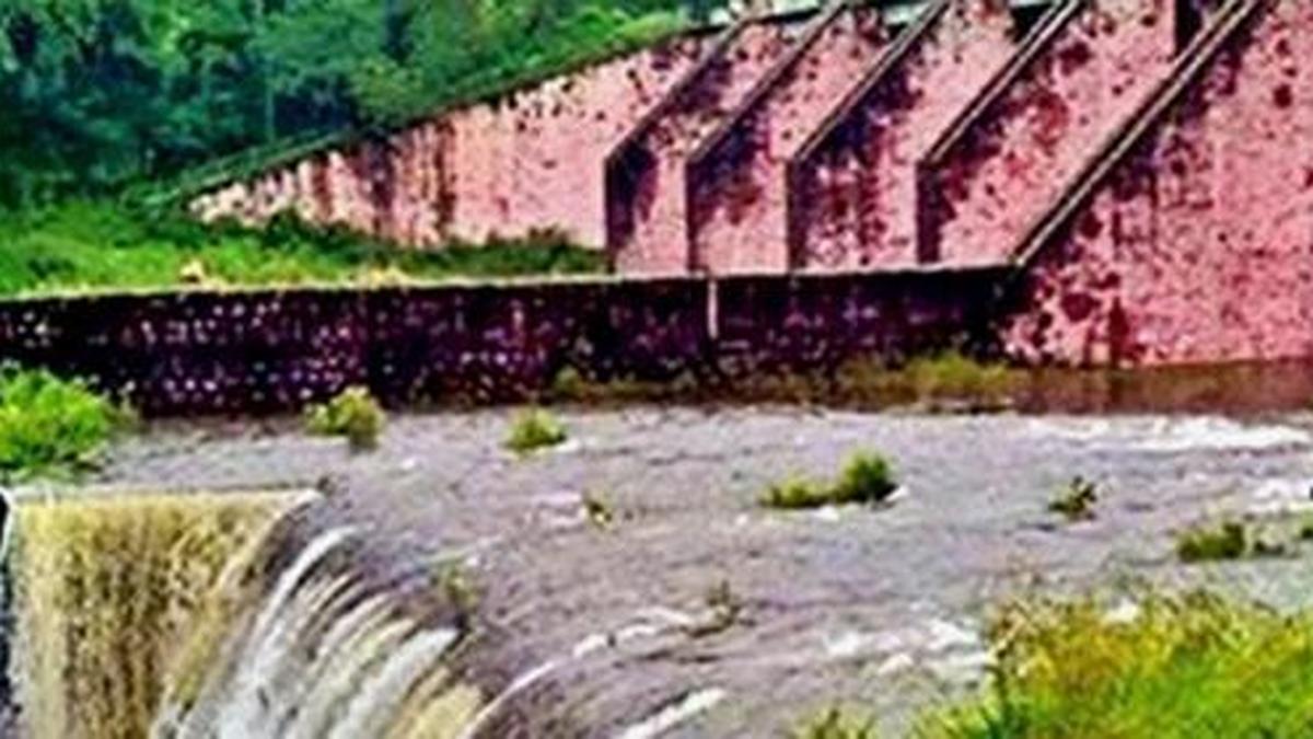 Water level in Mullaperiyar dam stands at 139.80 feet