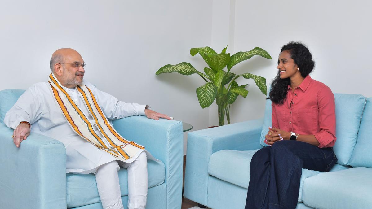 Sindhu meets Amit Shah