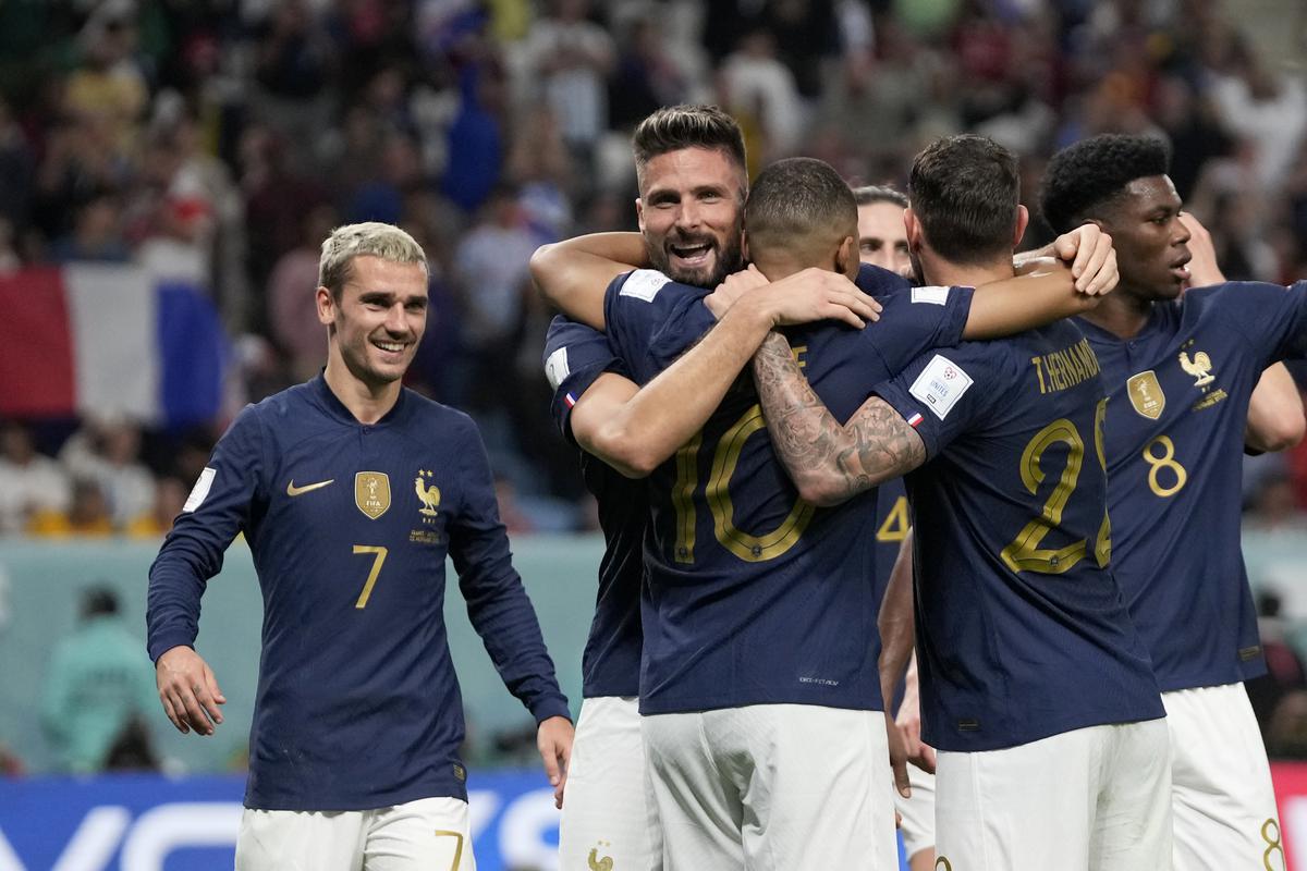 Giroud equals scoring record as France beat Australia in dominant World Cup opener