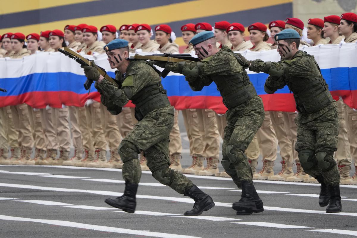 Military cadets demonstrate their skills during a rehearsal for the Victory Day military parade, which will take place on 9 May in Dvortsovaya (Palace) Square.
