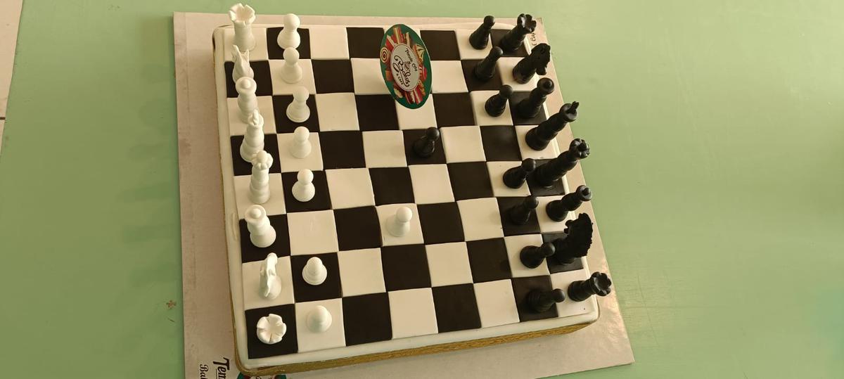 Temple City-hotelgroep in Madurai heeft een schaakbordtaart geïntroduceerd ter gelegenheid van de lopende schaakolympiade in Mamallapuram