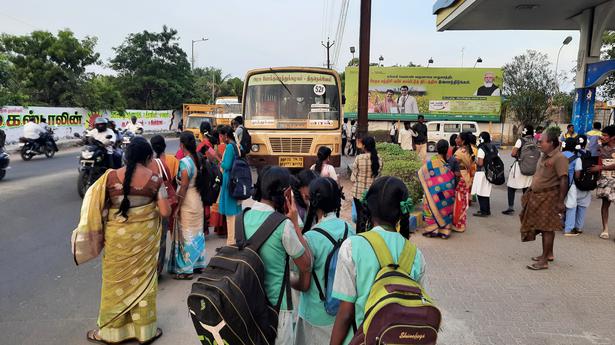 Schoolboy travelling on footboard tries to assault bus driver in Thoothukudi