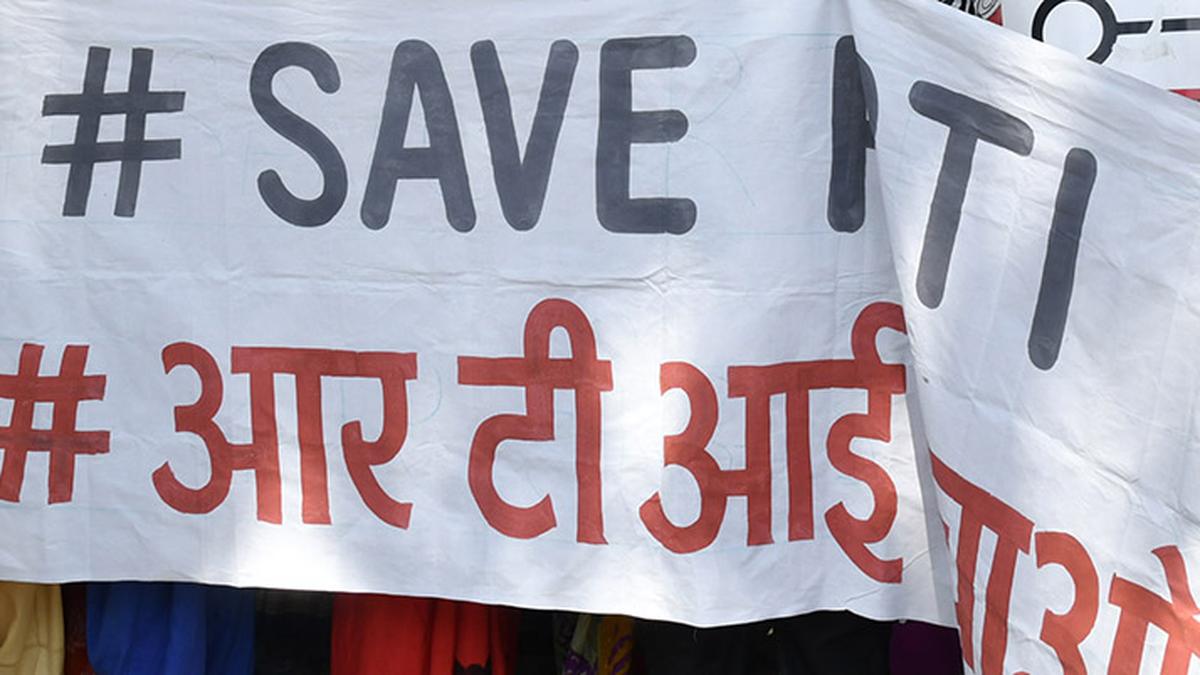 https://th-i.thgim.com/public/incoming/havur4/article69777521.ece/alternates/LANDSCAPE_1200/IMG_PROTEST_AGINST_RTI_B_7_1_C791D3PF.jpg