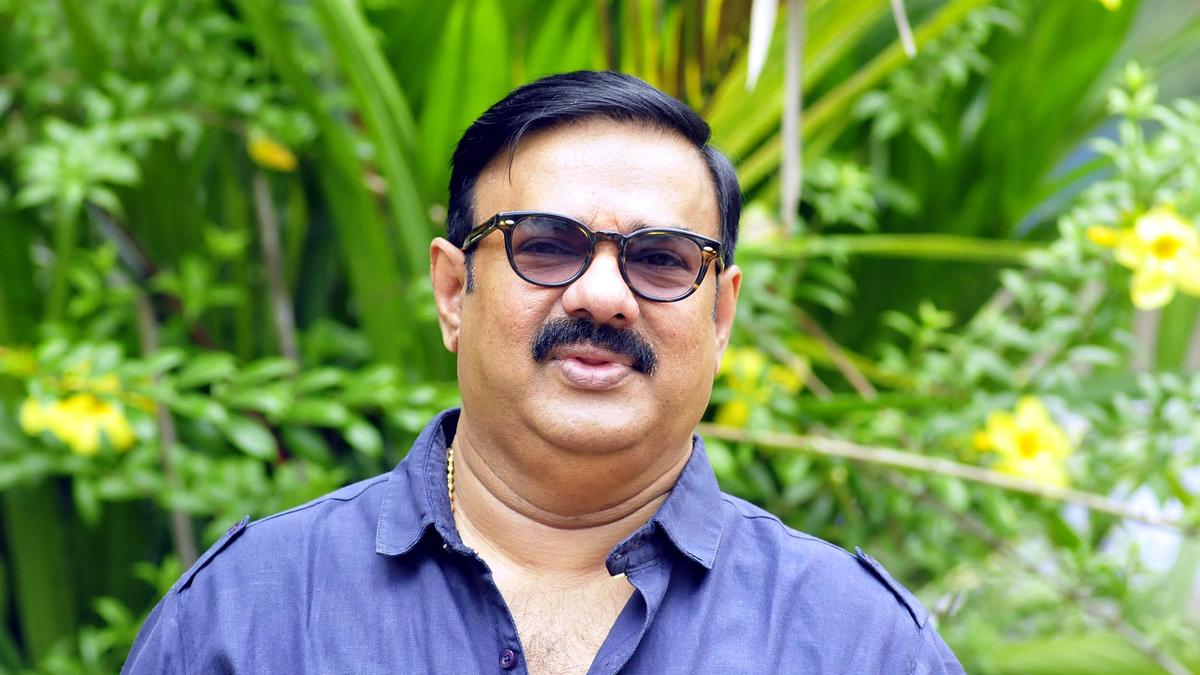 Kerala actor Maniyanpillai Raju involved in hit-and-run; two youths on motorcycle injured