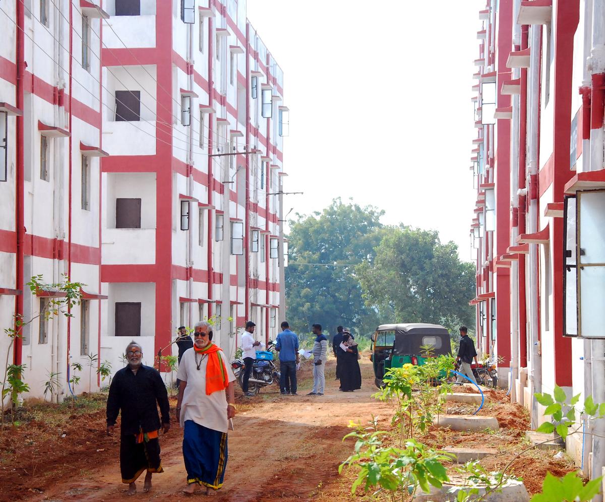 Harish Rao to handover double bedroom houses to beneficiaries
