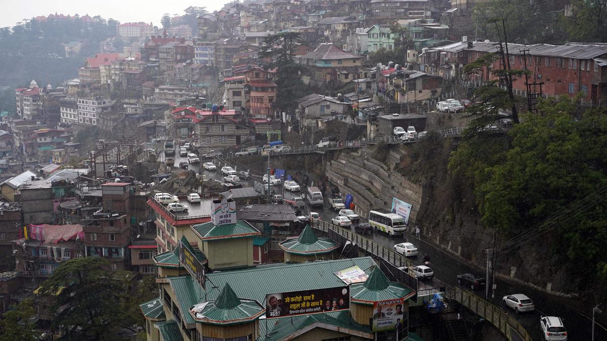 Short halts at entry points: Police's new mantra to decongest Shimla during peak tourist season