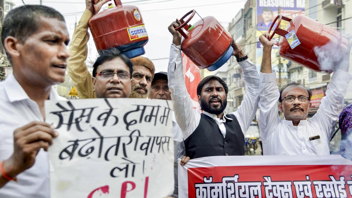LPG shortage hits parts of Bihar, Deputy CM warns of action against black marketing, hoarding