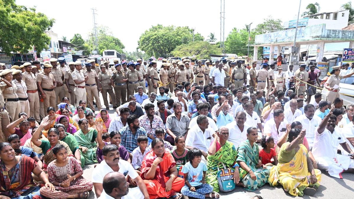 Fishermen families demand release of their kith and kin from Sri Lankan prisons; resort to road blockade on Madurai-Rameswaram NH; T.N. minister speaks to them over phone