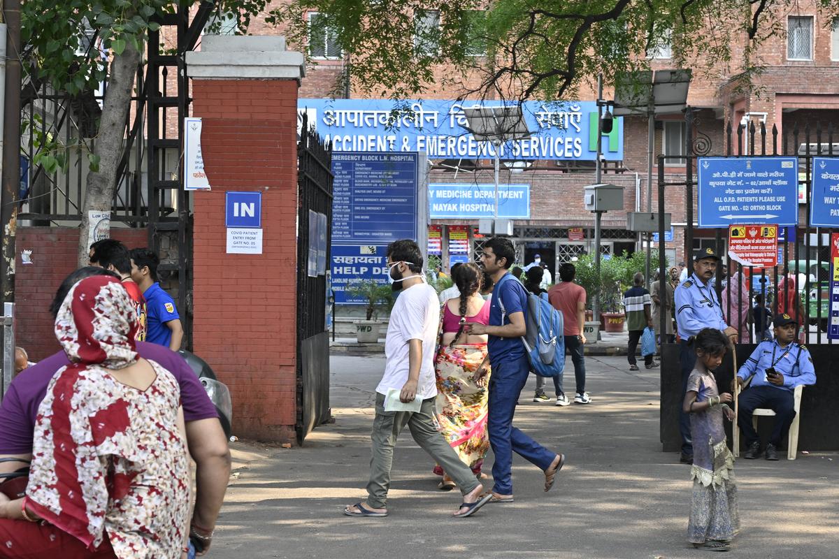 Corona Death : दिल्ली में इस साल कोरोना से पहली मौत, देशभर में 4 दिन में बढ़े 1700 केस – जानिए हर राज्य का हाल 7 Covid-19: Delhi Reports Total Of 104 Active Cases - The Hindu