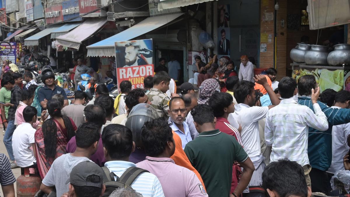 Households, vendors continue to feel the heat amid short supply