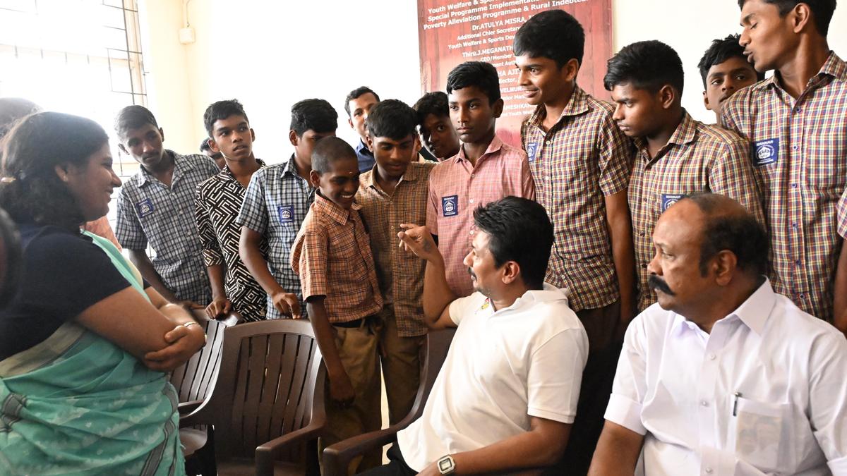 Farmers request Udhayanidhi to order removal of all seemai karuvelam trees from Vaigai 