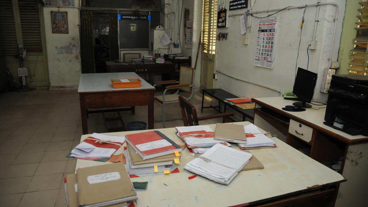 Government employees in Erode abstain from work