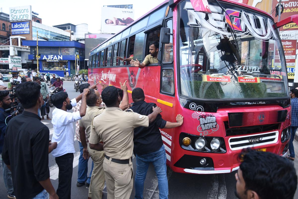 Congress hartal leads to tension in parts of Kozhikode - The Hindu