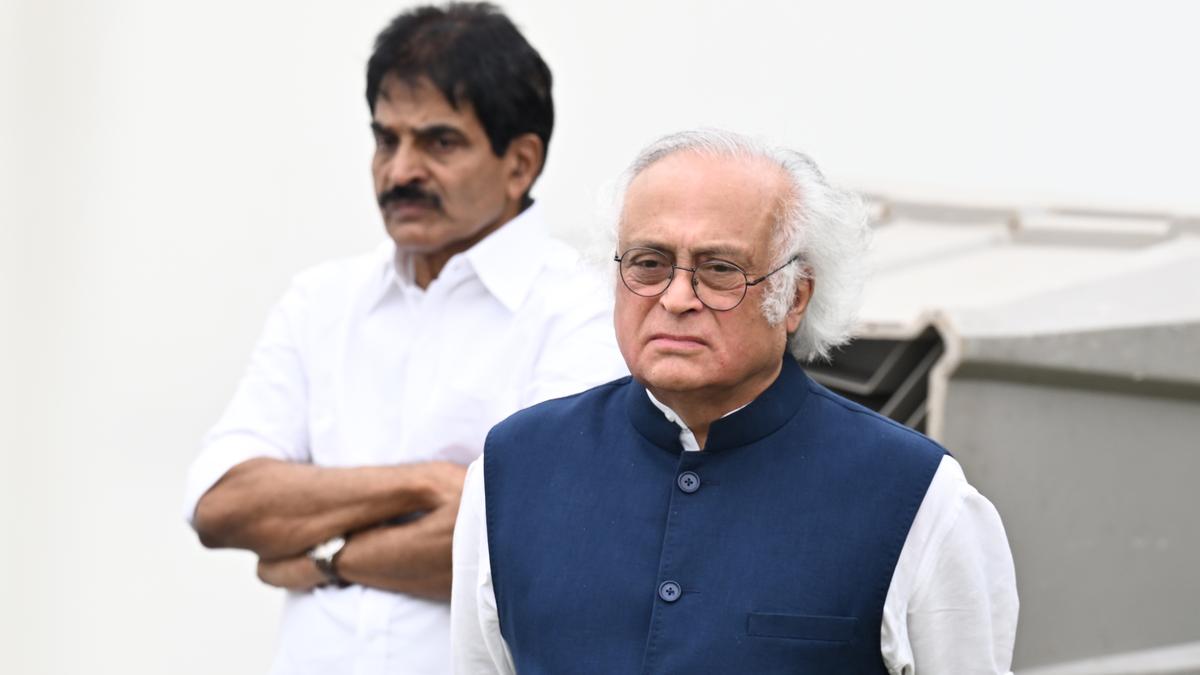 https://th-i.thgim.com/public/incoming/hdzhgn/article69982139.ece/alternates/LANDSCAPE_1200/VP%20OPPOSITION%20CANDIDATE%20KHARGE%20DELHI%202025_19_08_39.jpg