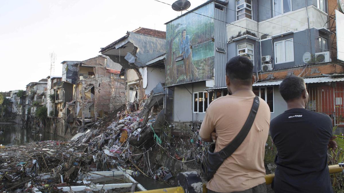 Death toll from Indonesia flooding rises to 23