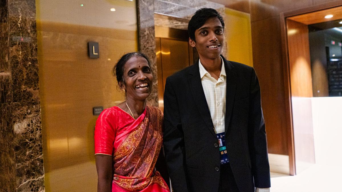 FIDE World Cup | Chess great Kasparov congratulates Praggnanandhaa; lauds mother for ‘special kind of support’