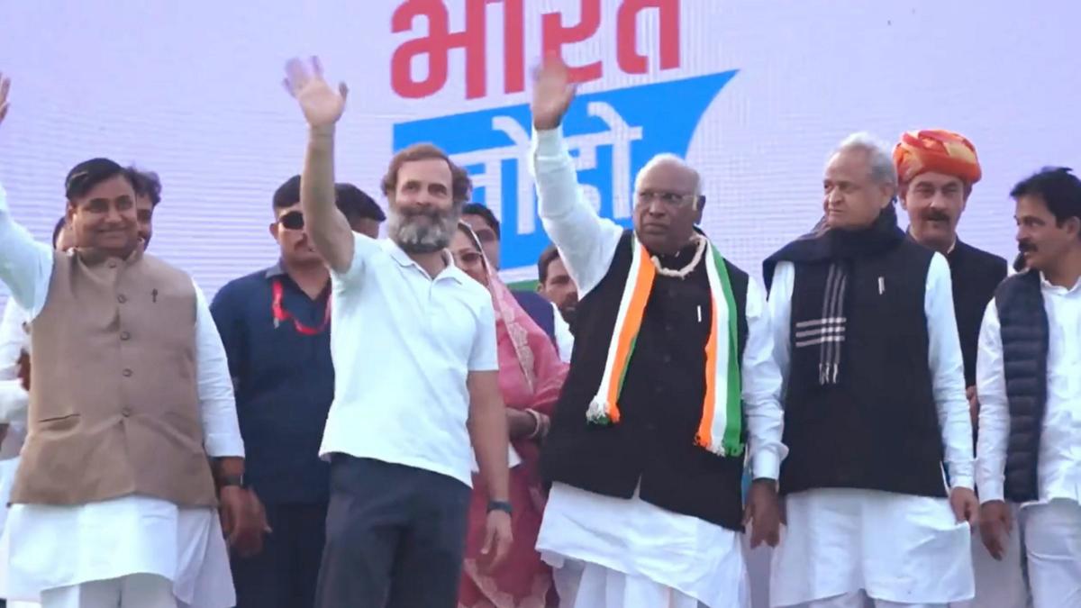 Rahul Gandhi advises Rajasthan Cabinet to march on the streets for a better connect with people