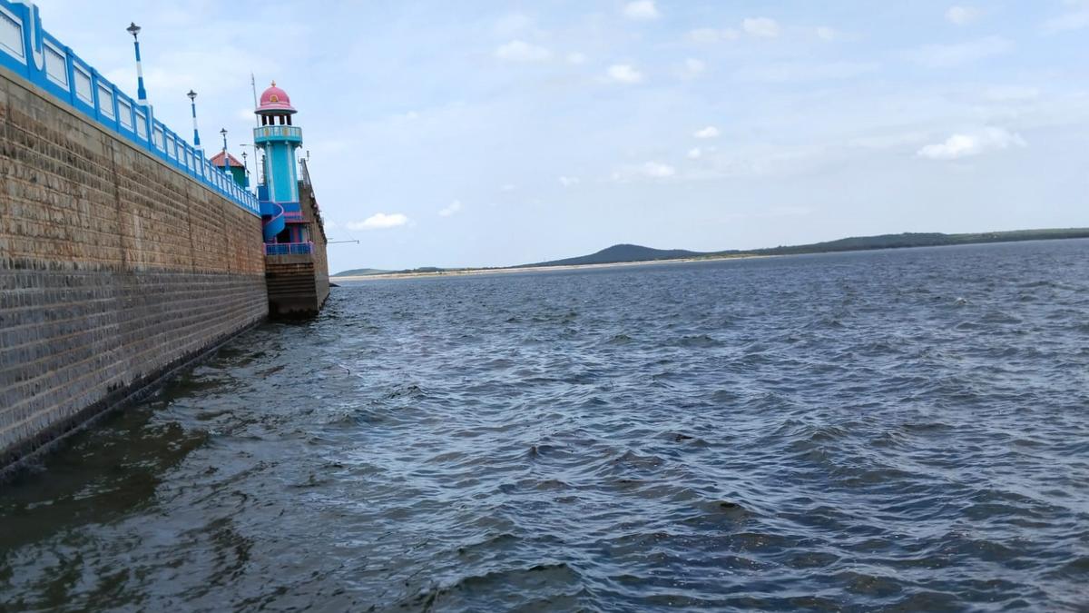 Surplus water released from Erode&rsquo;s Bhavanisagar Dam