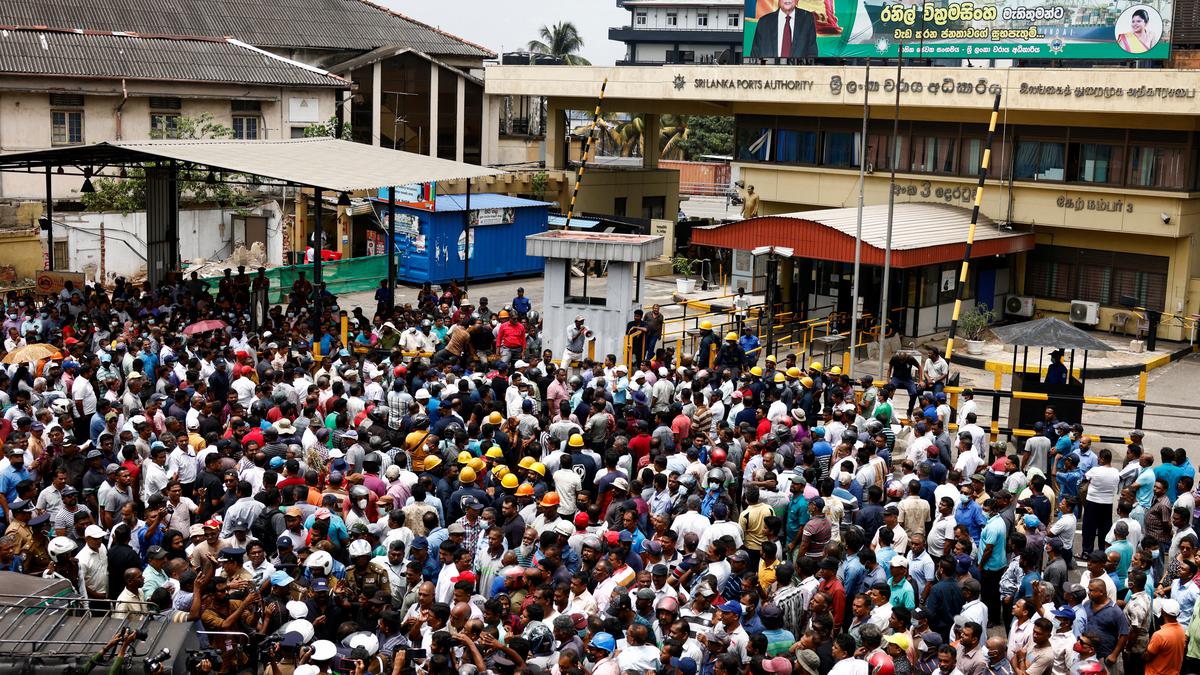 Sri Lanka’s worker unions go on defiant strike against government