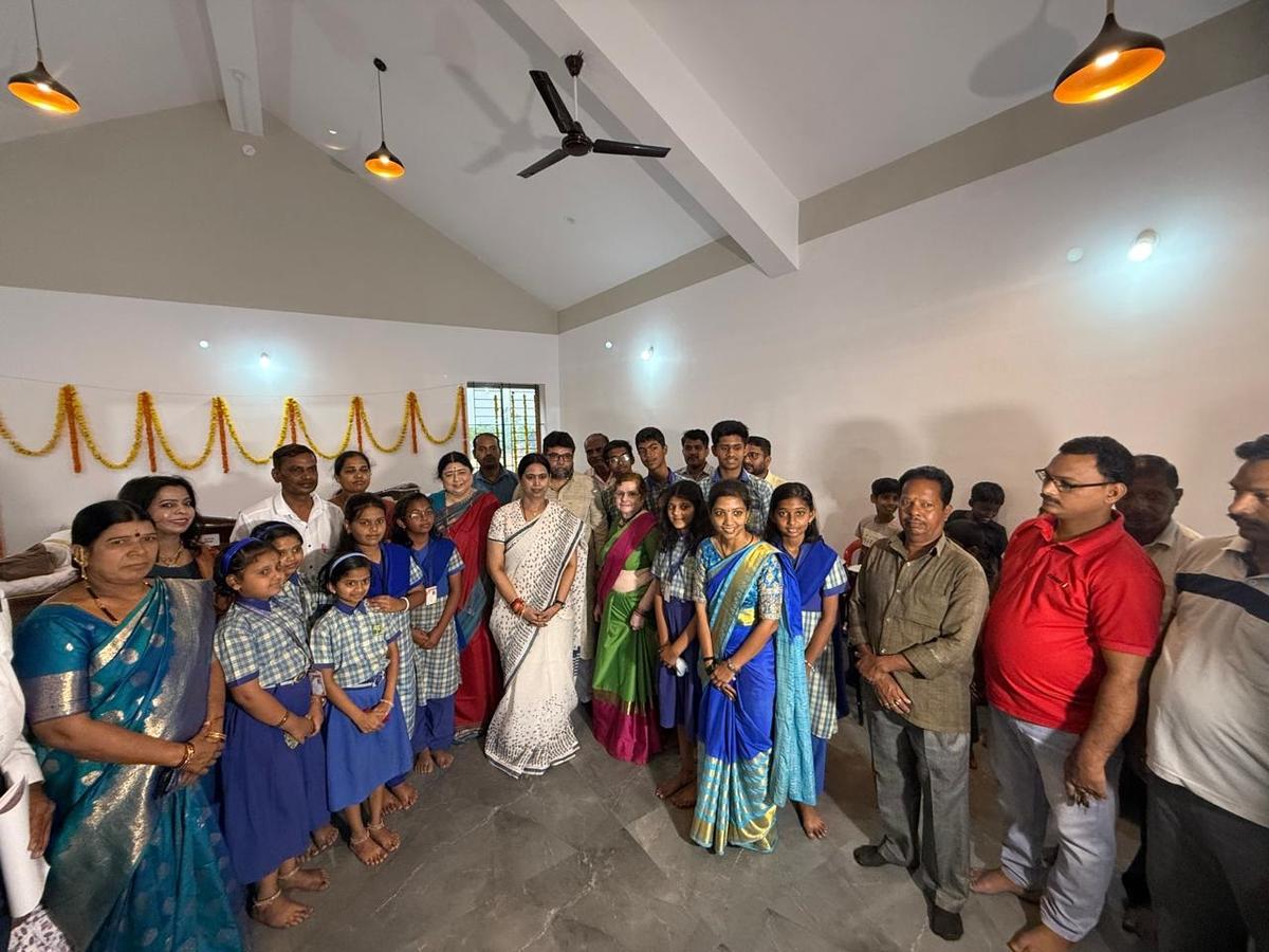 Minister Laxmi Hebbalkar, industrialist Vidya Murkumbi, Kumar Gandharva’s daughter Vidushi Kalapini Komkali, and his grandson Bhuvanesh Komkali, pose with students at the Kumar Gandharva music school in Sulebhavi village in Belagavi district of Karnataka. 