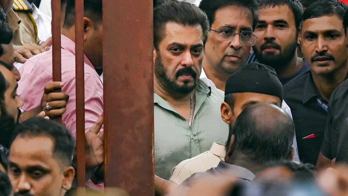 Mumbai traffic police receive threat message demanding ₹5 crore from Salman Khan