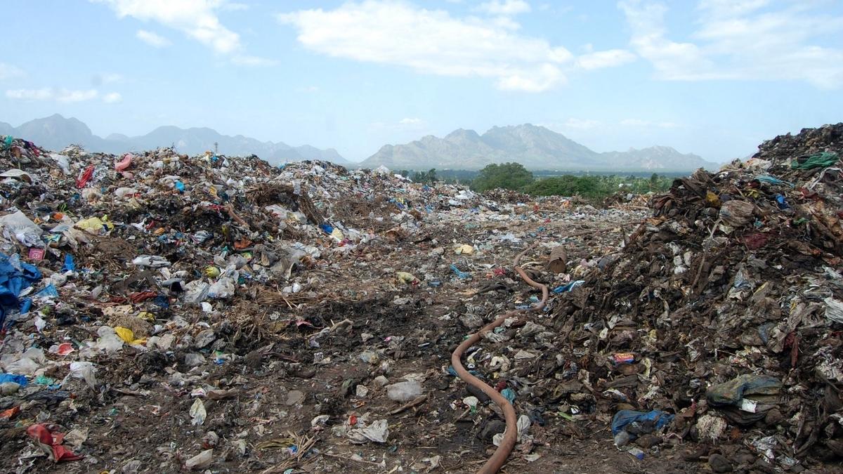 Residents urge authorities to relocate Valampurivilai dumping yard