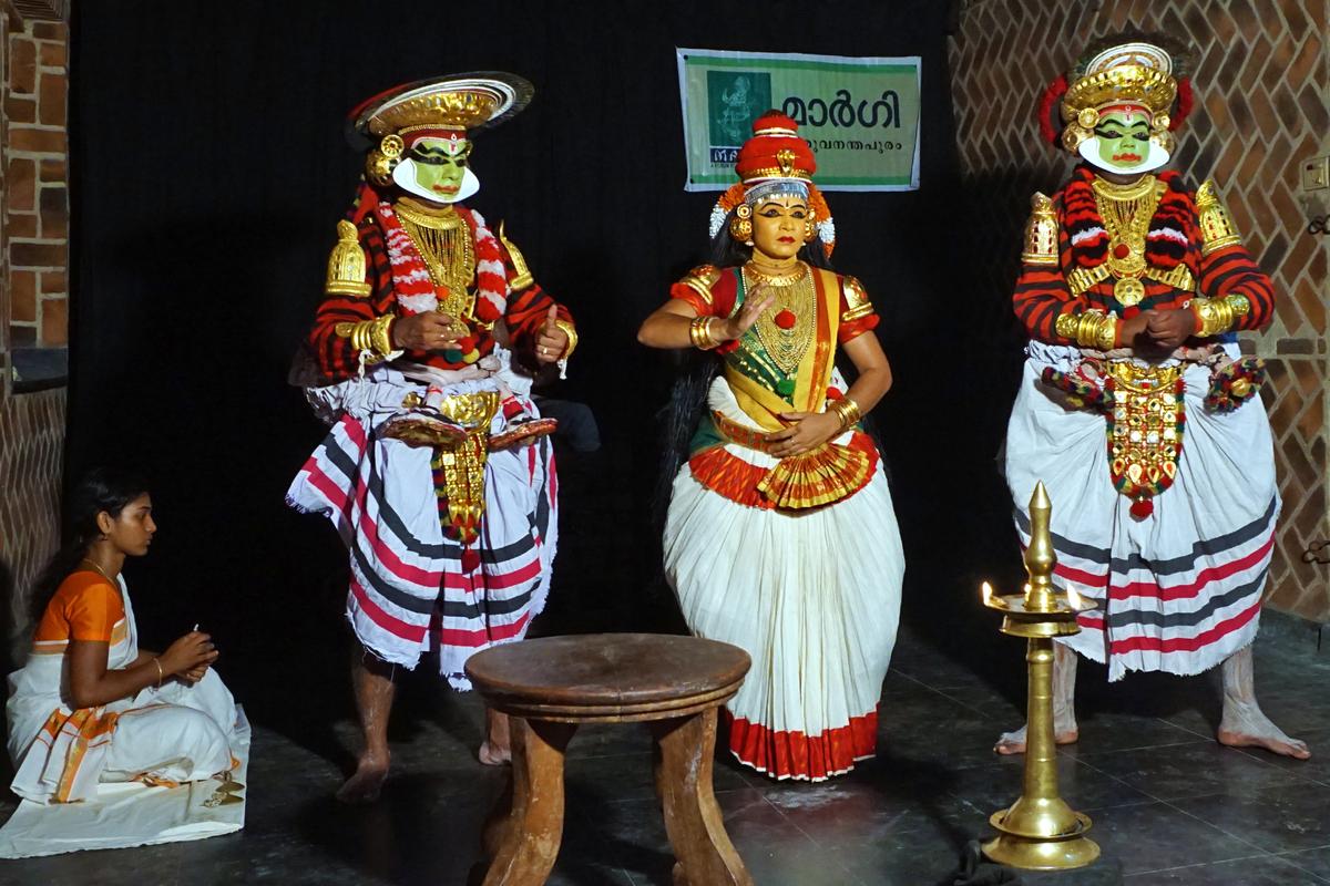 Margi Sajeev Narayana Chakyar, Margi Akhil and Kalamandalam Sindhu play the roles of Mayaram, Mayalakshmana and Sita respectively.