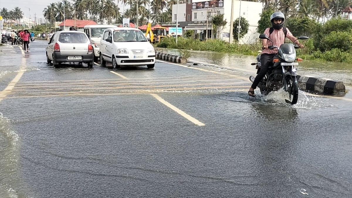 Heavy rains hit normal life in Hassan