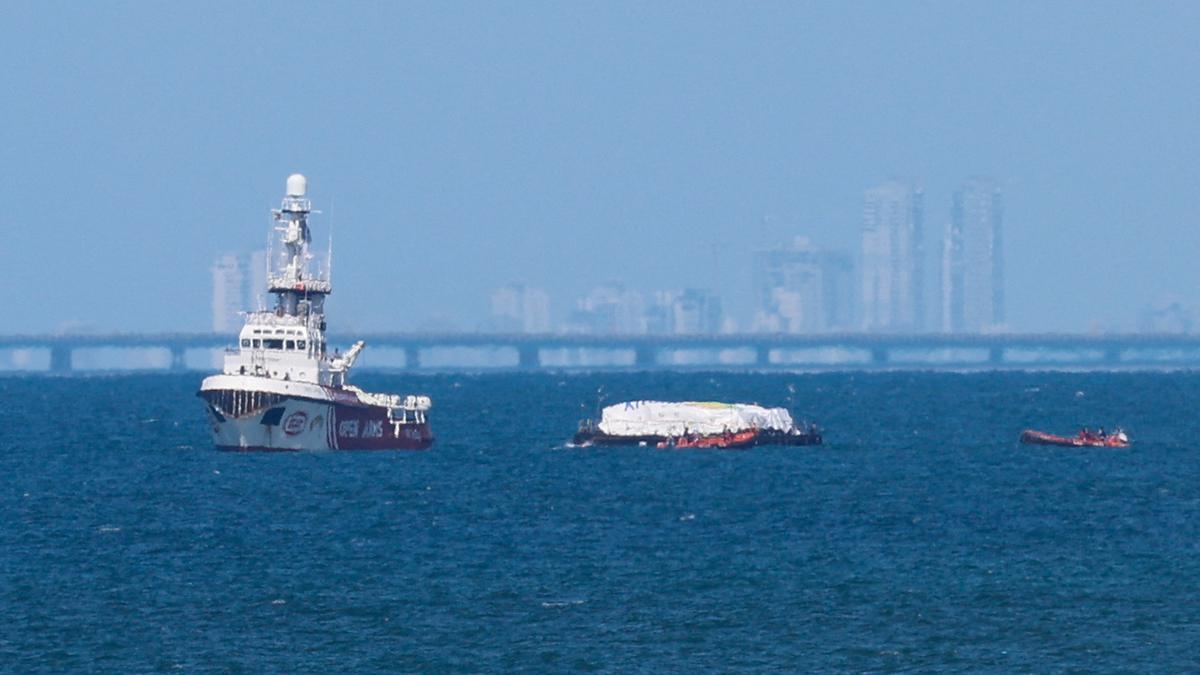 The first ship to use a new sea route approaches Gaza with 200 tons of aid