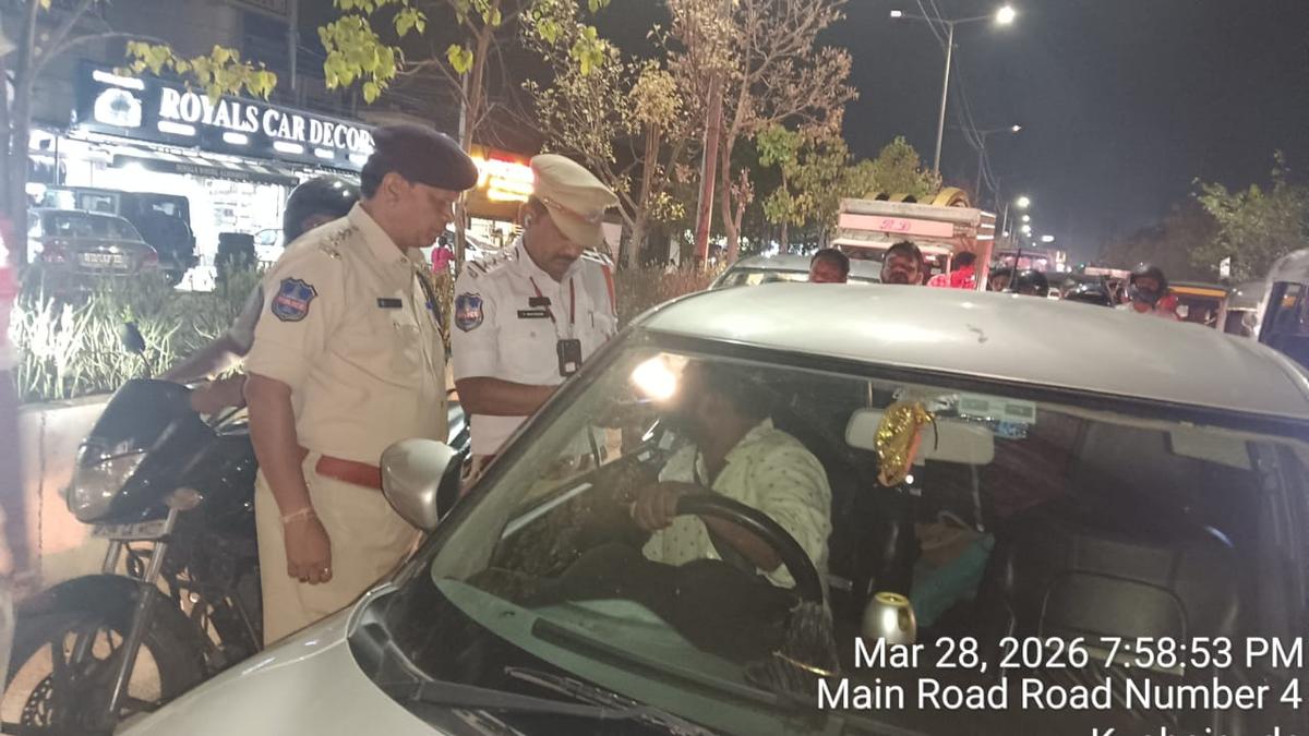 Traffic police arrest 495 motorists for drunk driving over weekend in tri-commissionerate limits