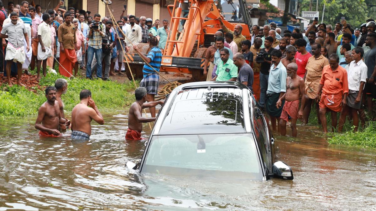 App’s directions land car in canal, passengers escape unhurt