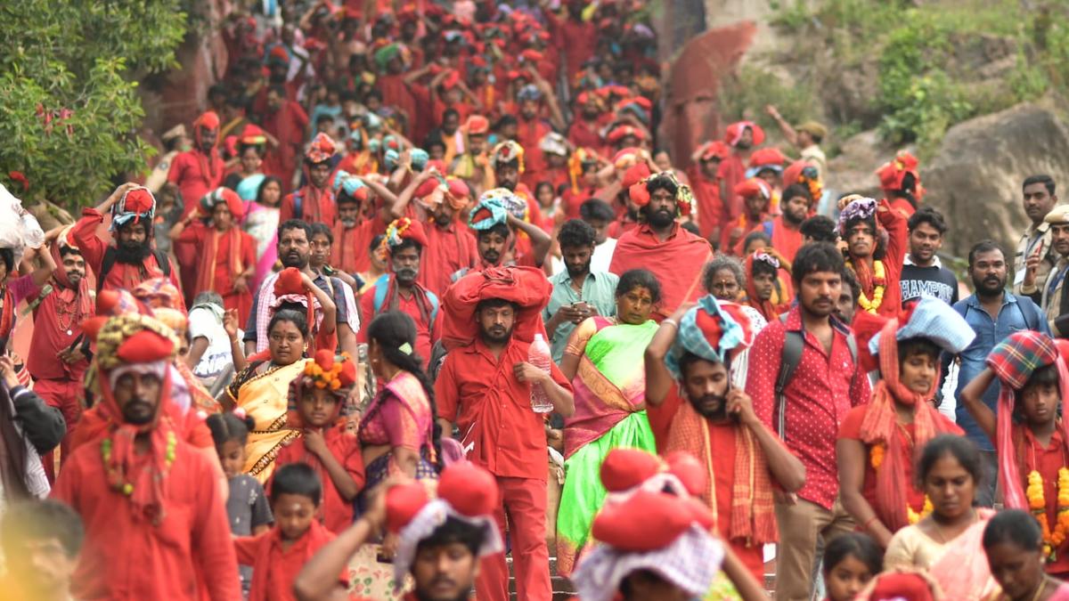 Bhavani Devotees throng Kanakadurga Temple as relinquishment begins