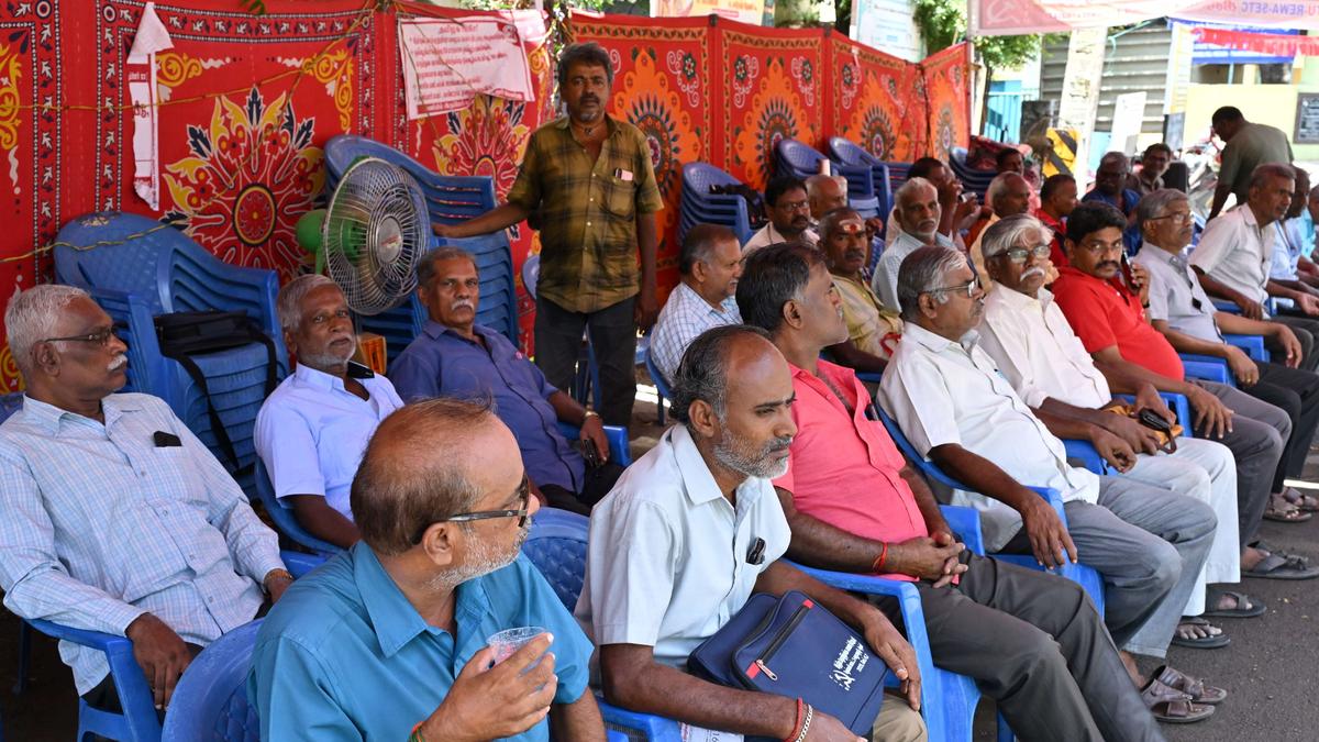 30 days on, transport workers continue their wait-in protest