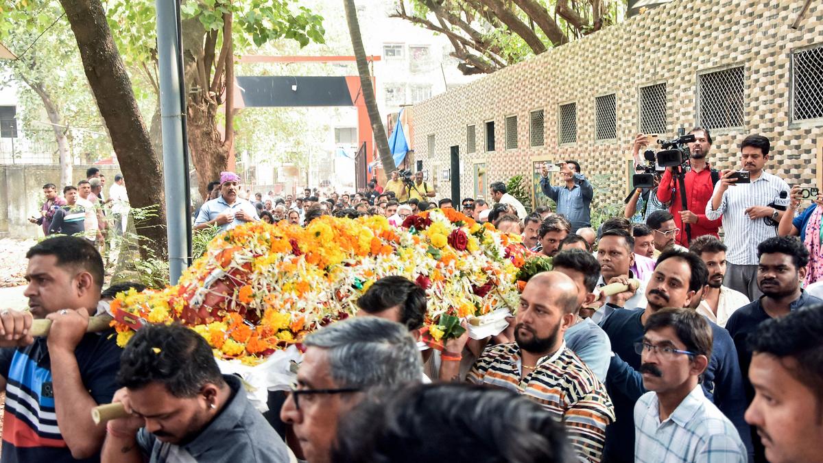 Last rites of flight attendant Pinky Mali held in Mumbai