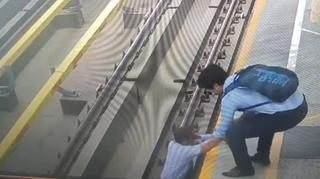 Namma Metro security guard's fall on tracks sparks concerns about long  working hours, lack of safety barriers - The Hindu