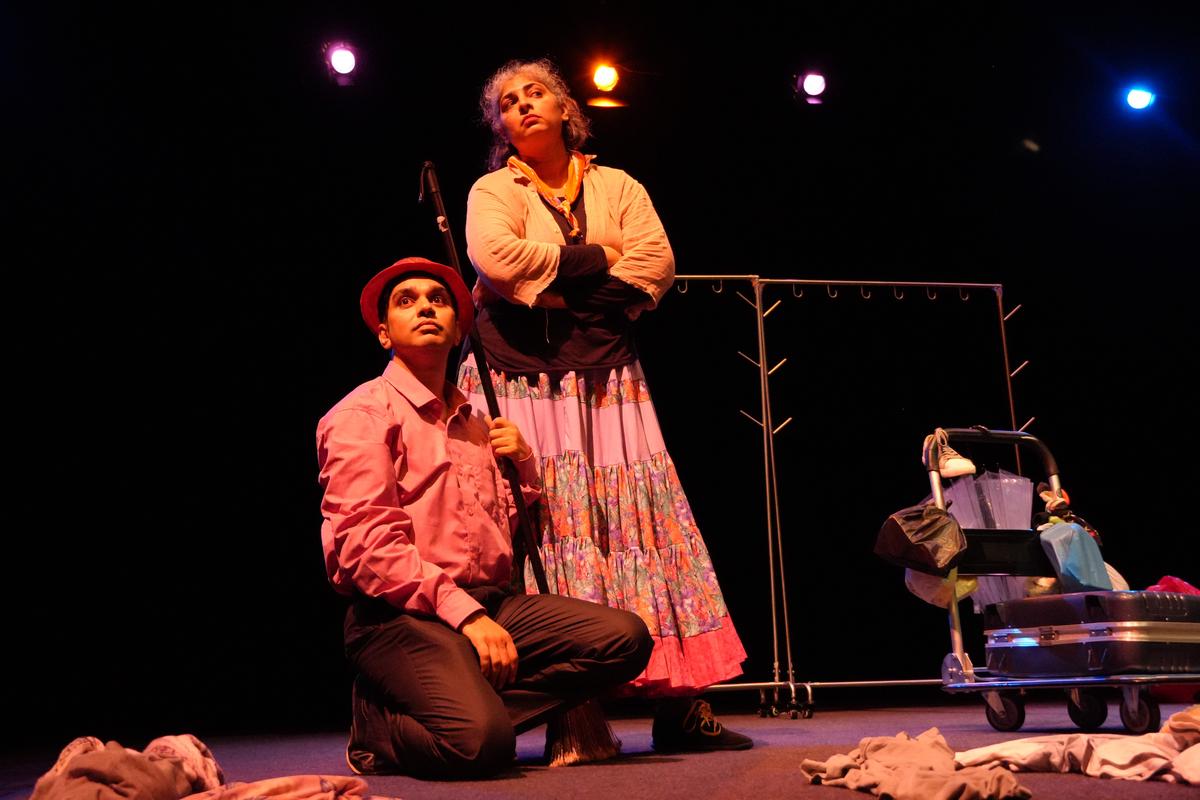 ज्वाला का कहना है कि हालांकि यह नाटक ब्रिटेन में आधारित है और तीन दशक से भी अधिक समय पहले लिखा गया था, लेकिन यह भारतीय दर्शकों के लिए आज भी प्रासंगिक है।