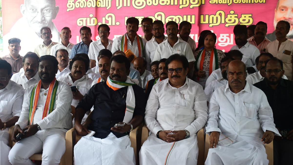 Leaders of TNCC stage ‘silent protest’ against Rahul Gandhi’s disqualification