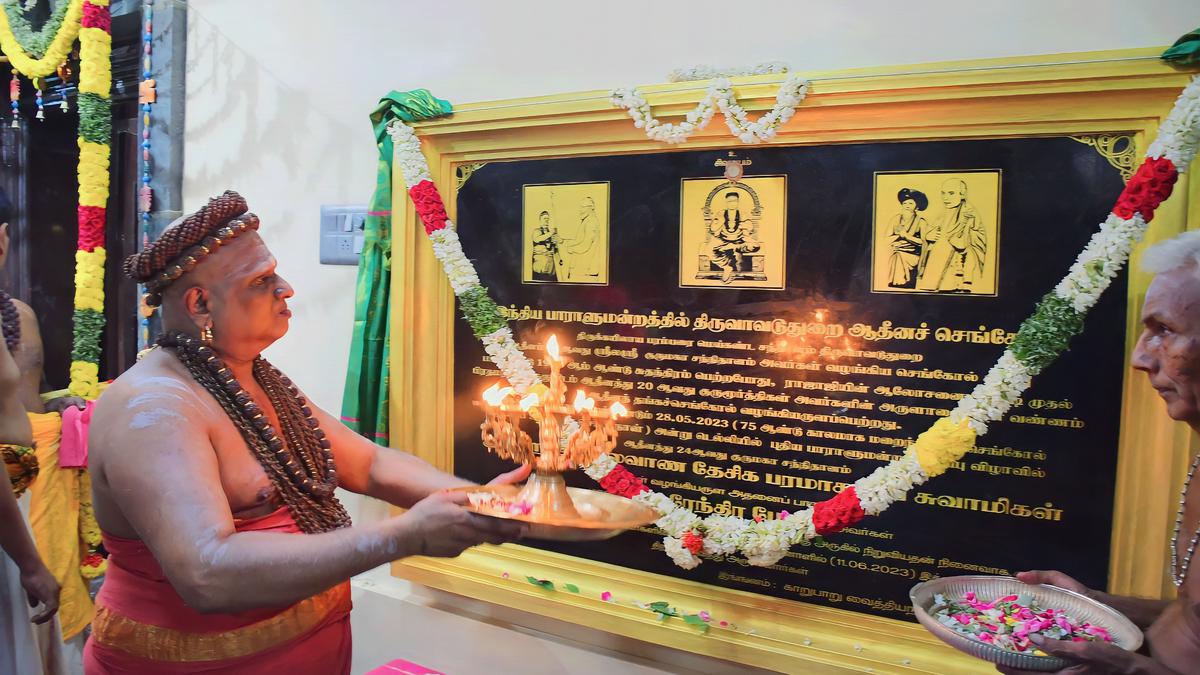 Plaque on handover of Sengol unveiled at Thiruvavaduthurai mutt 