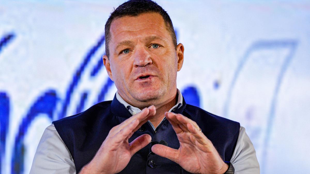 Who is Pieter Elbers, the IndiGo CEO who stepped down?