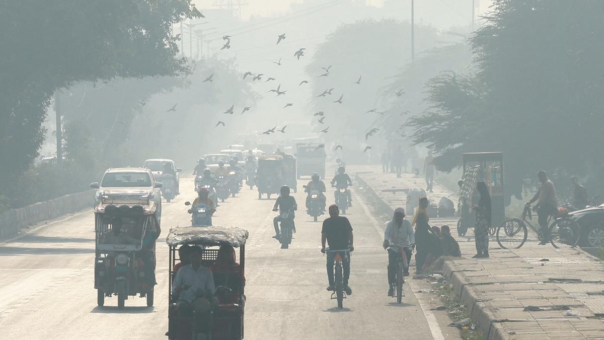 Delhi air pollution level increases on October 30, eight stations in red zone