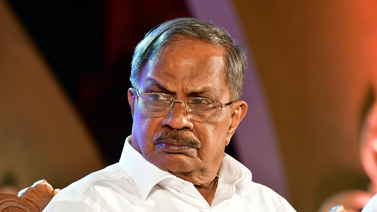 Jnanpith laureate M.T. Vasudevan Nair comes down on ‘worship’ of leaders in power