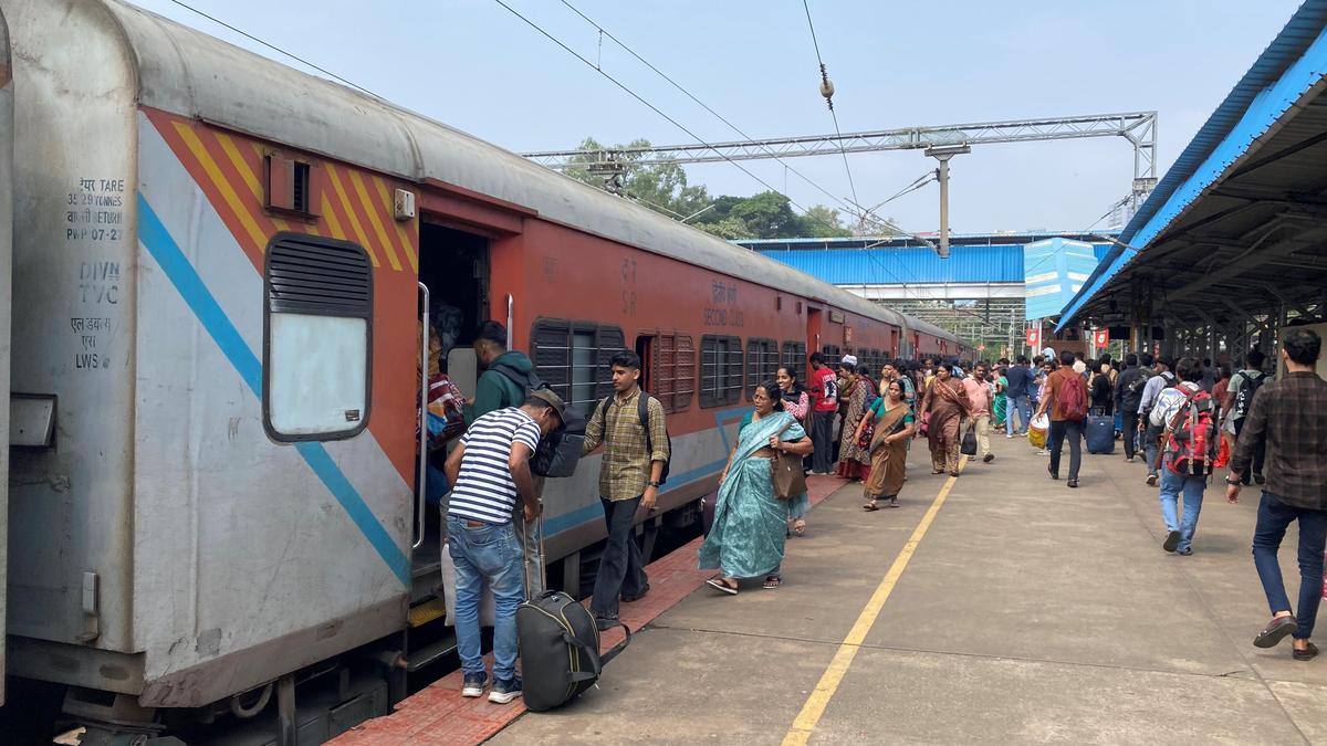 Special trains between Pune and Bengaluru to meet passenger demand